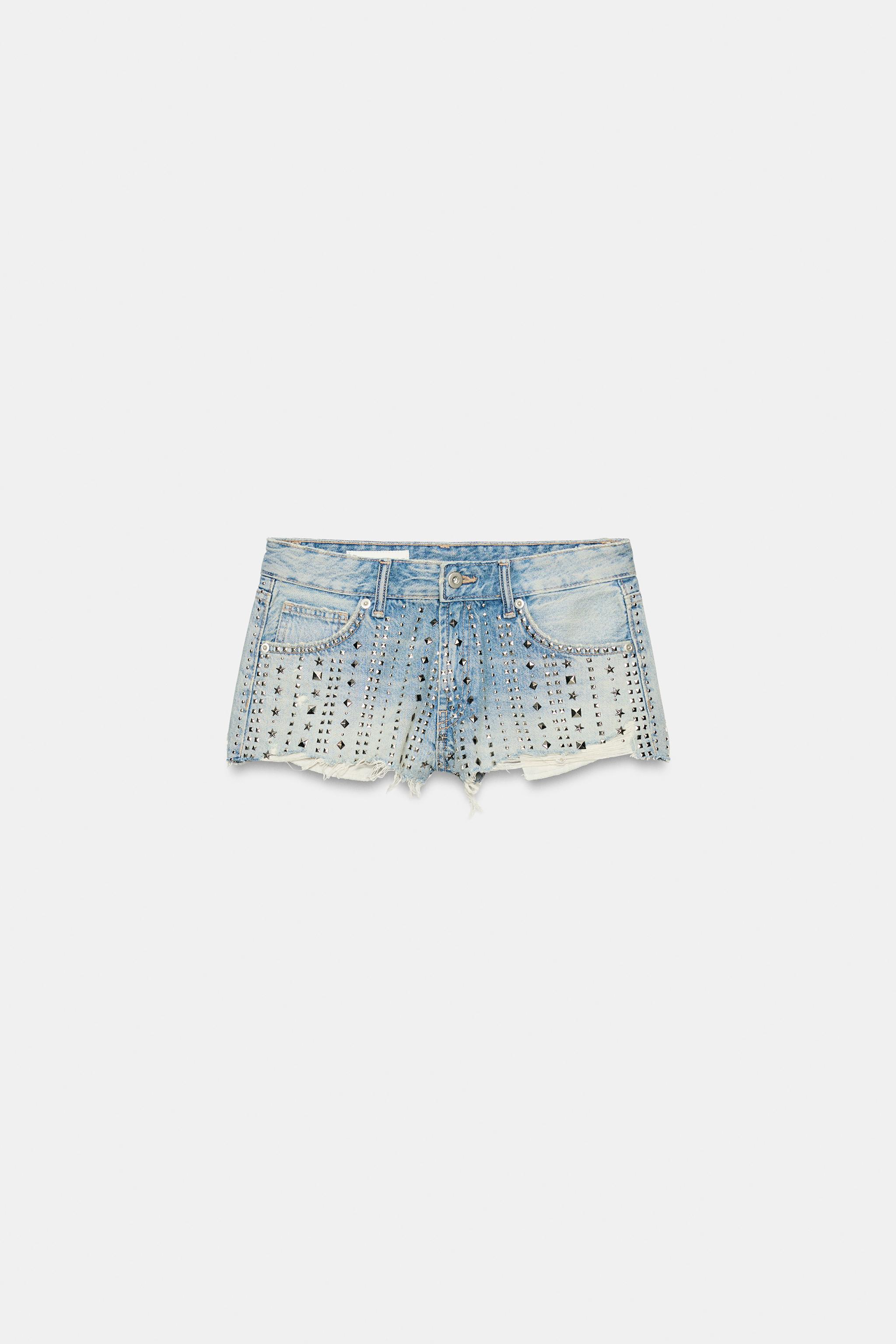 SHORT TRF EN DENIM TAILLE MI-HAUTE AVEC CLOUS ET DÉCHIRURES